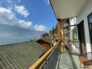 萨帕Sapa Catcat Hills Resort & Spa的山景阳台