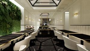 波尔多梅杰斯提科酒店的用餐室配有黑桌和白色椅子