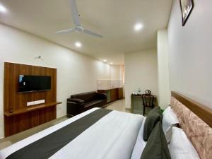 Umen Hotels Sector 104, Noida客房内的一张或多张床位