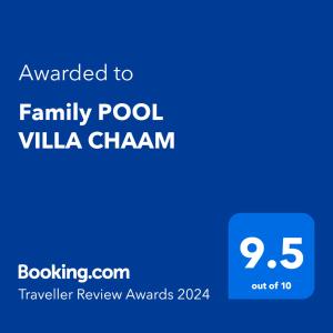 七岩Family POOL VILLA CHAAM的蓝屏,文字被授予家庭泳池别墅频道