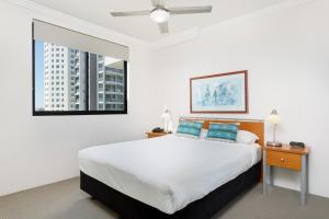 Republic Apartments Brisbane City客房内的一张或多张床位