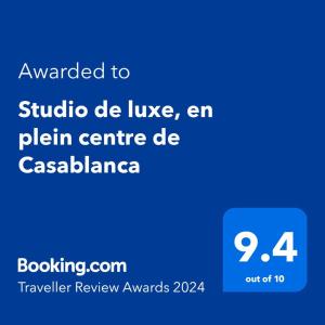 Studio de luxe, en plein centre de Casablanca的证书、奖牌、标识或其他文件