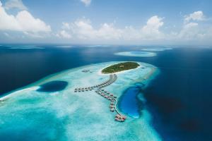 芭环礁马尔代夫万卡陆度假村的海洋岛屿的空中景观