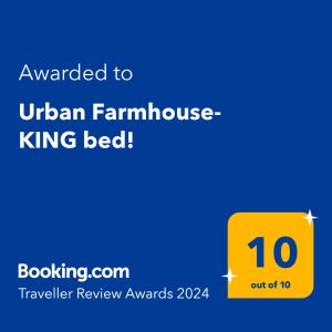 科瓦利斯Urban Farmhouse- KING bed!的黄色标志,文字被授予乌克兰农舍床