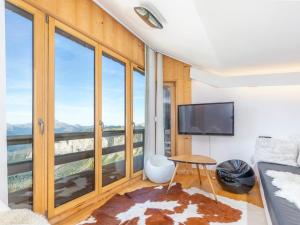 Appartement Avoriaz, 5 pièces, 10 personnes - FR-1-314-98的电视和/或娱乐中心