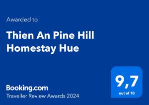 顺化Thien An Pine Hill Homestay Hue的一个蓝色的文字盒,上面写着单词,然后是松山的休闲中心