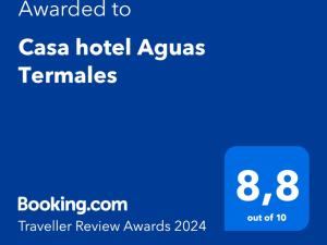 格拉西亚斯Casa hotel Aguas Termales的一部手机的屏幕,卡萨酒店水族