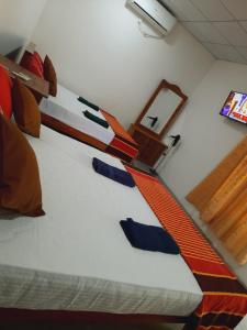 阿努拉德普勒JD Resort的卧室配有一张床