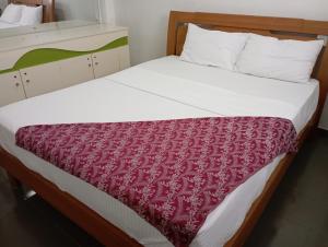 高尔Habour view的床上有红毯