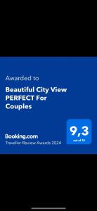 特罗姆瑟Beautiful City View PERFECT For Couples的蓝屏手机的截图