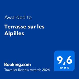 圣雷米普罗旺斯Terrasse sur les Alpilles的蓝色屏幕,文本被授予tennennes surlez放大