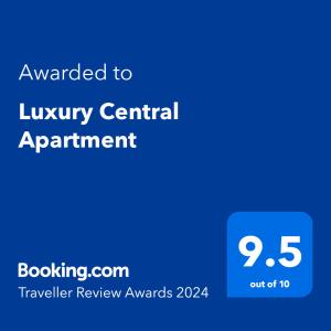 斯特鲁米察Luxury Central Apartment的蓝色屏幕,文字被授予豪华的中央预约