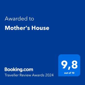 雅典Mother's House的蓝电话屏幕,文字升级到母亲家