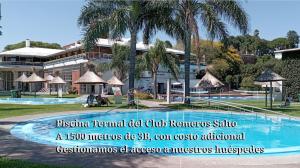 萨尔托3B Habitación SUR con baño privado y AC的游泳池度假村的标志