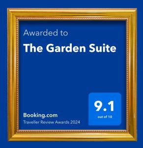 哈罗盖特The Garden Suite的花园套房的图片框架