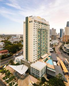 黄金海岸voco Gold Coast, an IHG Hotel的城市高楼空中景观