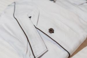 佐贺市TAPSTAY HOTEL - Vacation STAY 35237v的扣子的白衬衫的紧身衣