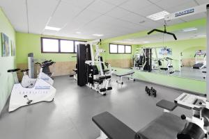 厄尔巴露西亚运动＆套房公寓的健身中心和/或健身设施