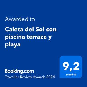 卡莱塔德贝莱斯Caleta del Sol con piscina terraza y playa的带有卡利塔德尔萨尔手机文本的手机的屏幕照