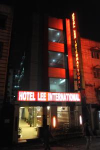 加尔各答大利国际酒店的酒店(大楼前的信息标志)