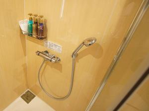 东京Hotel Opera的带淋浴的浴室