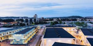 哥德堡Discover Gothenburg from equpped Studio的城市空中景观和建筑