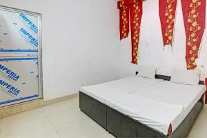 OYO Hotel Surya Palace客房内的一张或多张床位