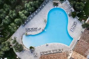 泰莱塞阿瓜佩特拉温泉度假酒店的游泳池的顶部景色