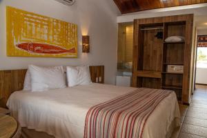 嘎林海斯港塞拉姆比度假酒店的卧室配有一张床