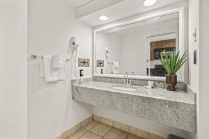 441 Landmark Resort的一间浴室