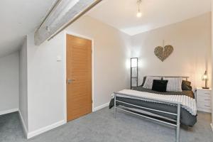 City Link - Abbeydale Sheffield Central - Lux 3 bed, wifi, street parking, links客房内的一张或多张床位