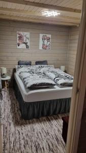 KleppstadSydalen house的一间卧室,卧室内配有一张大床