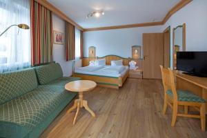 Hotel Gasthof Obermair客房内的一张或多张床位