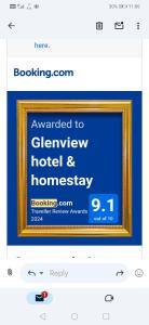 康提Glenview hotel & homestay的电视屏幕,画有画框的画面