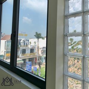 áº¤p VÄ©nh ÃÃ´ngDeMi Homestay 2 - Châu Đốc的市景窗户