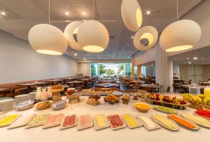 里约热内卢Lifestyle Laghetto Collection的自助餐厅展示的食品