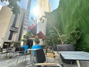 Nour Al Thuria Hotel餐厅或其他用餐的地方