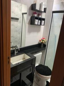 Um apartamento bem aconchegante!的一间浴室