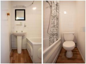 泰恩河畔纽卡斯尔Knowesgate Hotel B&B的浴室的两张照片,配有卫生间和水槽