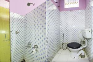 贾姆谢德布尔OYO Hotel Suvidha的一间带卫生间和淋浴的浴室