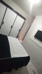 Apartamento beira mar Centro da cidade WiFi grátis客房内的一张或多张床位