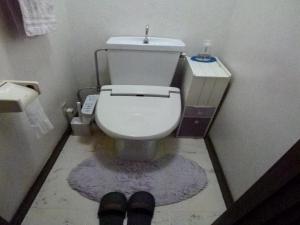 小樽Otaru - House / Vacation STAY 57190的一间带卫生间和水槽的浴室