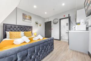 Captivating Serviced Room Sydenham London SE26客房内的一张或多张床位