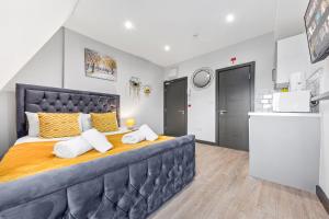 Captivating Serviced Room Sydenham London SE26客房内的一张或多张床位