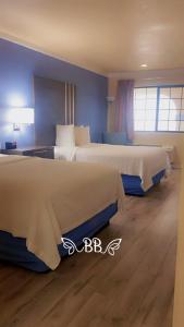 布朗宁湖戴斯套房酒店客房内的一张或多张床位