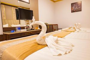 麦地那最好的麦地那酒店的酒店客房带两张床,还有天鹅
