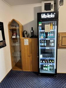 JohannisbergNeugebauer-Garni, Johannisberg的冰箱里装满了饮料