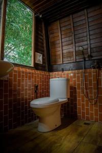 塔巴南Abing Dalem - Villa Mangga的客房内的卫生间