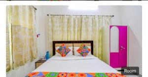 Hotel Anshika Inn New Town Kolkata - Couple Friendly客房内的一张或多张床位