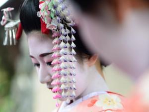 京都ASAI Kyoto Shijo的长发和服的女人